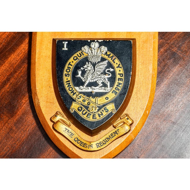 Enhance your space with this exquisite British military wall plaque, proudly showcasing the insignia of the esteemed 1st...