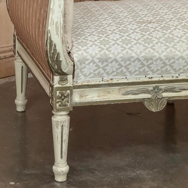 19th Century Swedish Gustavian Painted Canape ~ Daybed ~ Settee For Sale In Dallas - Image 6 of 18