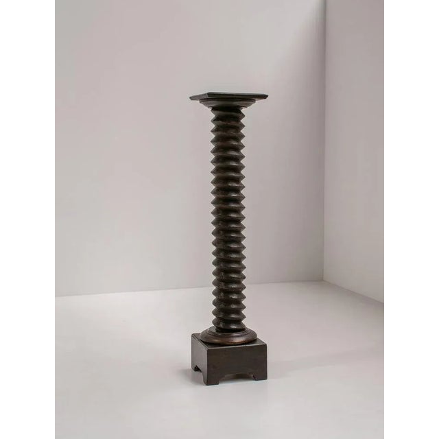 Large Turned Oak Pedestal, France, 1940s, in Very Good conditions. Designed 1920 to 1949