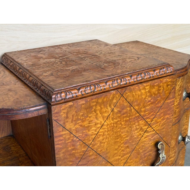 Early 20th Century Pair of Art Deco Side Cabinets or Nightstands in Solid Walnut Burl For Sale In Miami - Image 6 of 18
