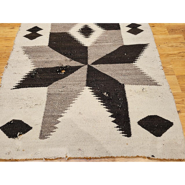 Textile Vintage Native American Navajo Rug, Handwoven Wool, Medallion Pattern, 3x5 For Sale - Image 7 of 13
