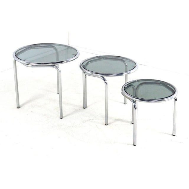Italian Round Chrome Nesting Tables with Smoked Glass, Set of 3 For Sale - Image 6 of 16