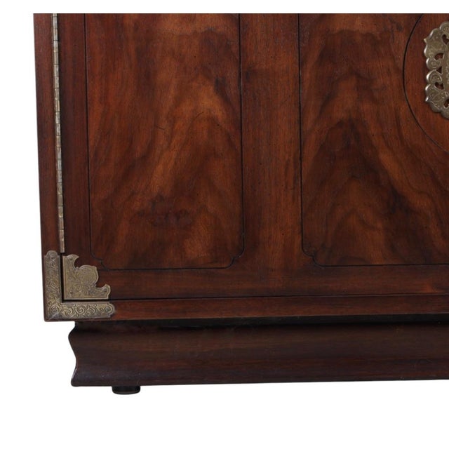 Wood Vintage 1970s Henredon Chinoiserie Campaign Bachelor's Chest / Cabinet With Brass Hardware For Sale - Image 7 of 8
