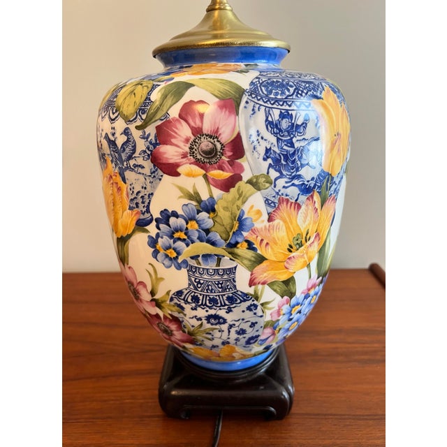 Blue Palm Beach Regency Style Ceramic Floral Tulip Table Lamp Blue & White Jar Motif For Sale - Image 8 of 12