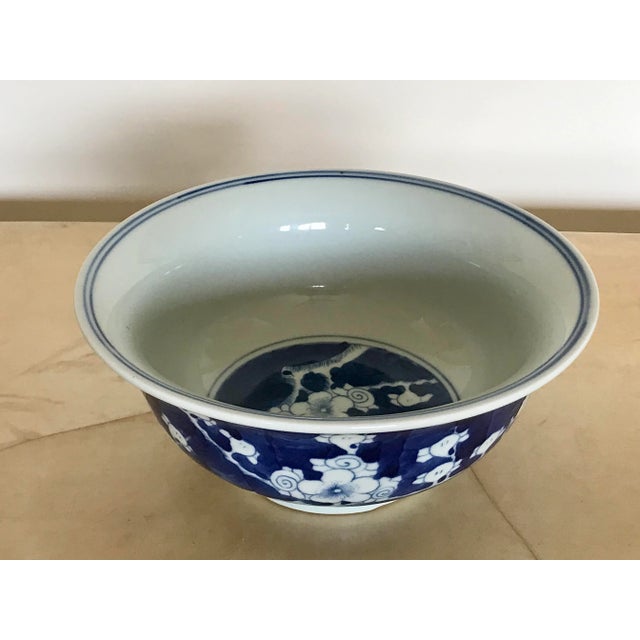 Late 19th Century Qing Dynasty Blue and White Porcelain Prunus Bowl For Sale - Image 5 of 13