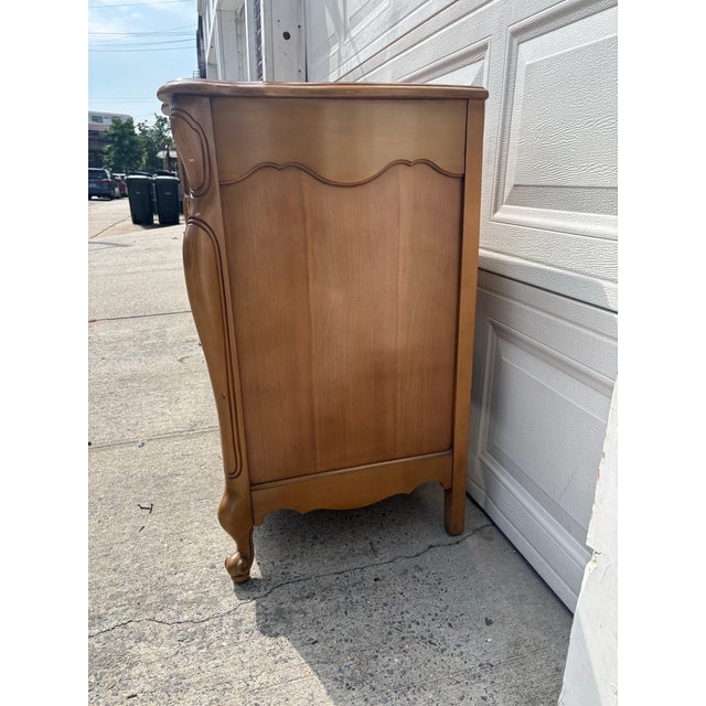 Vintage French Provincial Sideboard Buffet Credenza Server With Serpentine Front For Sale - Image 4 of 12