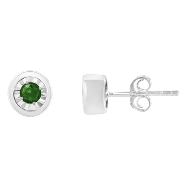 This modern pair of diamond studs features color treated green diamonds in a bezel setting. The sleek design is crafted in...