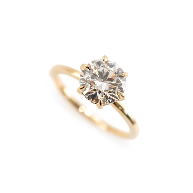 Gender: Ladies Metal Type: 14K Yellow Gold Ring Size: 5.5 Width: 1.50 mm Weight: 2.42 grams Ladies 14K yellow gold,...