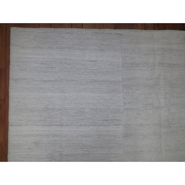 Zabihi Collection White Modern Textured Persian Kilim For Sale In New York - Image 6 of 6