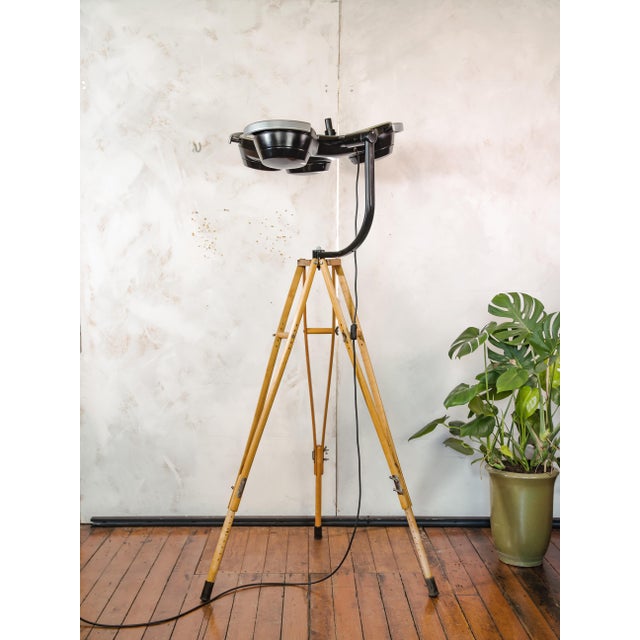 2004 Four-Lens Shadowless Surgical Lamp on Army Crutch Tripod from Heraeus Hanaulux, 1990s For Sale - Image 9 of 18
