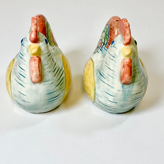1980s Vintage Boho Chic Farmhouse Studio Pottery Style Rooster Salt & Pepper Shakers - A Pair. For Sale - Image 6 of 8