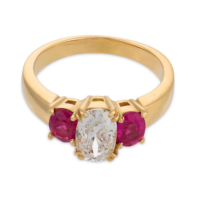 Contemporary Vintage Gia 1.04 Carat Old Mine Cut Diamond Ruby 18k Gold Three Stone Ring, Size 5.75 For Sale - Image 3 of 8