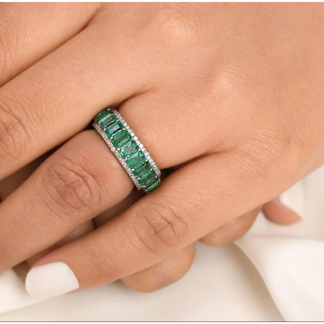 Emerald Natural 5.50 cts emerald & 0.75 cts diamond ring in 14k gold For Sale - Image 8 of 18