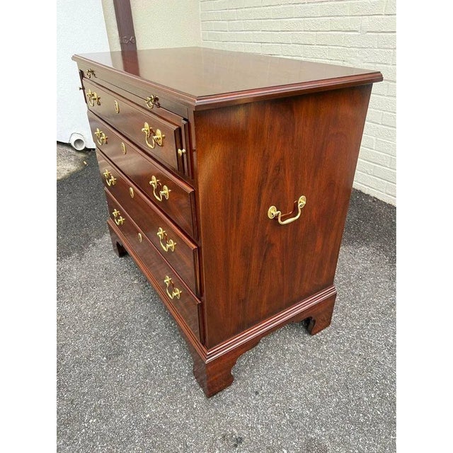 Wood Late 20th Century Henkel Harris Chippendale Style Solid Mahogany 4 Drawers Bachelor’s Chest. For Sale - Image 7 of 12
