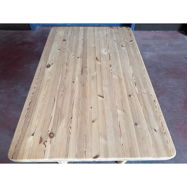 Pine Dining Table with Thick Top and Rounded Legs by Knud Friis & Elmar Moltke Nielsen for Friis & Moltke, 1960s For Sale - Image 6 of 11
