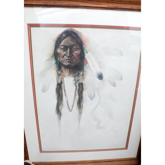 Ozz França Signed "Sitting Bull" 1986 Lithograph Portraiture 33/950 – Custom Oak Frame For Sale In San Diego - Image 6 of 16