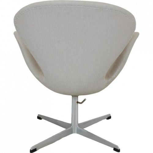 Vintage Swan Chair in Hallingdal Fabric by Arne Jacobsen, 1960s For Sale - Image 3 of 17
