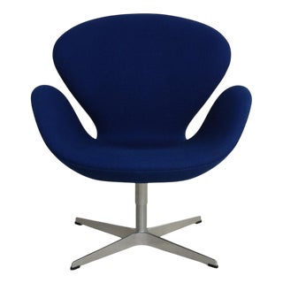 Swan Chair in Blue Fabric by Arne Jacobsen, 2022 For Sale