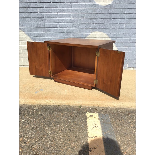 Wood Mid-Century Modern Walnut Square Side Table by Lane Furniture, 1965 For Sale - Image 7 of 12