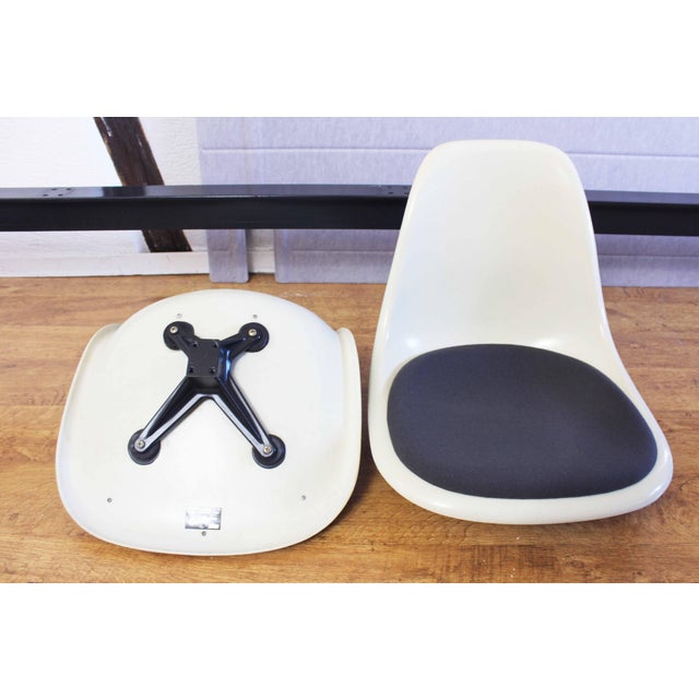 4-Seater Bench by Charles & Ray Eames for Vitra, 1970s For Sale - Image 16 of 17
