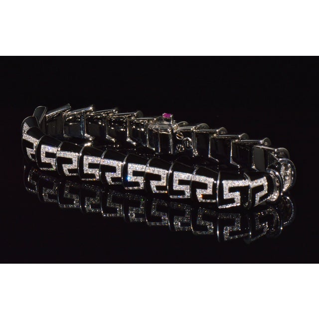 Mid-Century Modern Late 20th Century Authentic Roberto Coin Cobra 1.78ct Diamond & Black Enamel Bracelet in Solid 18k White Gold For Sale - Image 3 of 16
