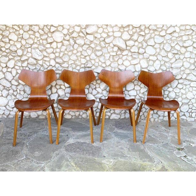 Mid-Century Modern Grand Prix Dining Chairs in Teak by Arne Jacobsen for Fritz Hansen, 1960s, Set of 4 For Sale - Image 3 of 18