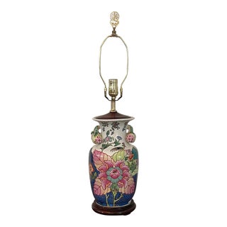 Vintage Tobacco Leaf Chinese Porcelain Ceramic Table Lamp, Mottahedeh Style For Sale