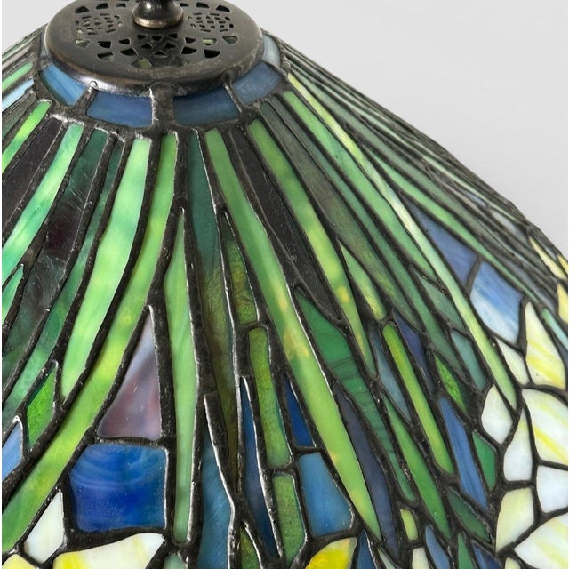 Vintage Tiffany Style Leaded Stained Glass Daffodil Table Lamp With Bronzed Fluted Base For Sale In Portland, ME - Image 6 of 14