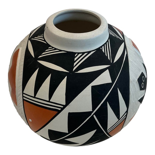 Late 20th Century Native American, Acoma Tribe Pottery Vase, Artist My Estavan For Sale