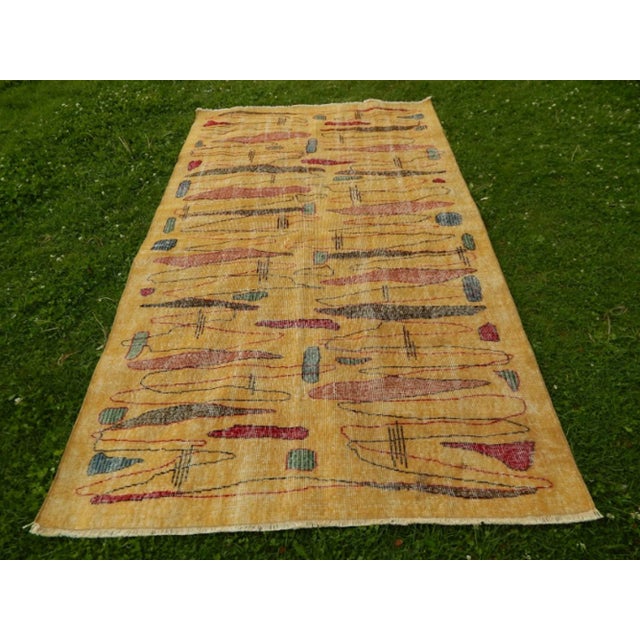 Vintage Zeki Müren Rug With a Modern Design - Turkish Art Deco Rug 5′ × 8′2″ For Sale - Image 11 of 11