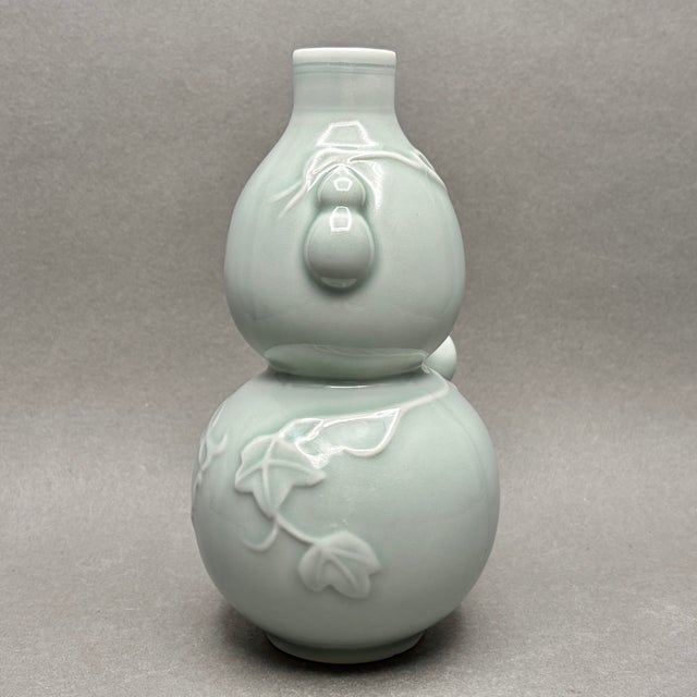 Vintage Pagoda Brand Chinese Celadon Double Gourd Porcelain Wine Bottle Vase For Sale - Image 4 of 7