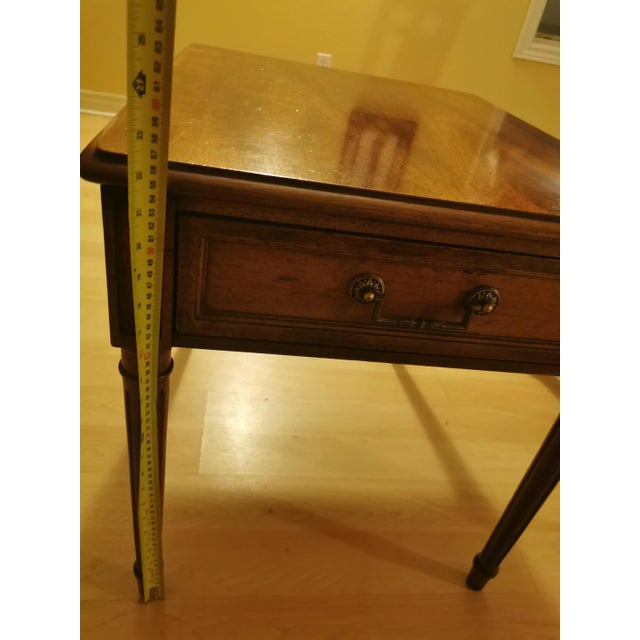 Add a touch of timeless elegance to your home with this vintage Henredon Fine Furniture side table. Brand: Henredon Fine...