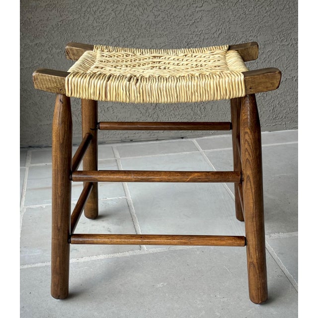 Mid 20th-Century Refined Rustic Maple Wood Mortise & Tenon Fiber Rush Saddle Seat Bench / Stool For Sale - Image 13 of 18