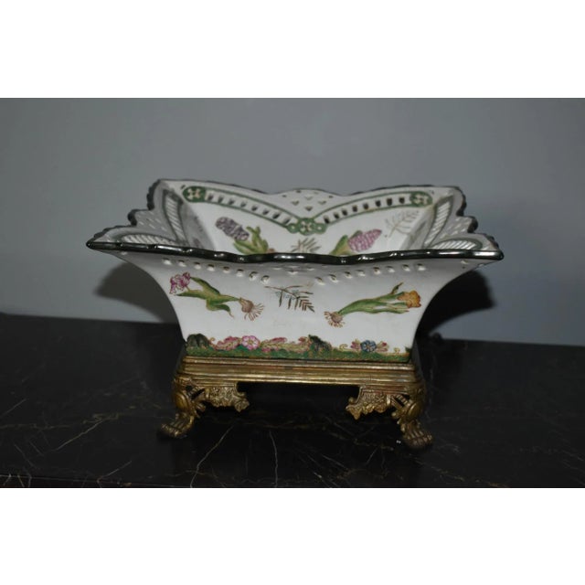 1990s Vintage English Export Hand Painted Floral Design Ceramic Bowl W/Brass Stand For Sale - Image 5 of 12