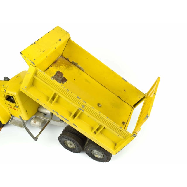 Vintage 1950's Yellow Smith Miller M.I.C Hydraulic Dump Truck Toy Model Figurine Usa For Sale - Image 6 of 13
