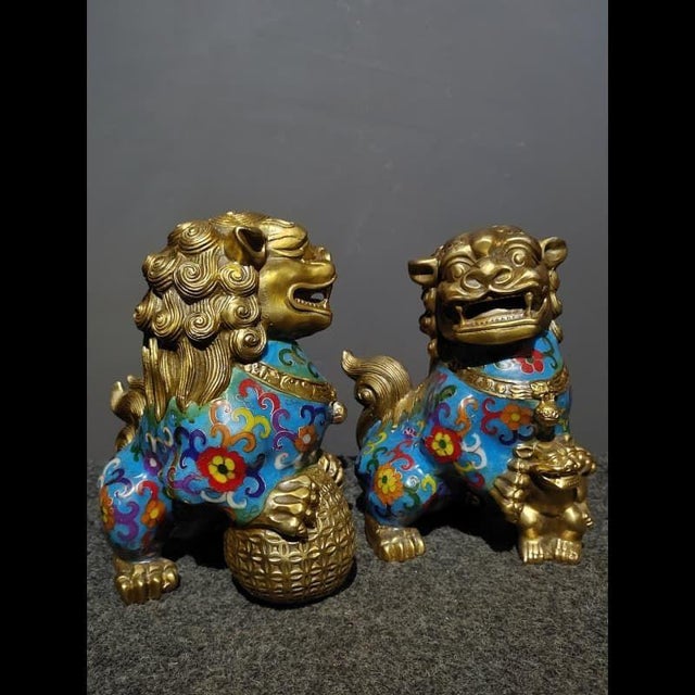Bronze Pair of Vintage Cloisonné Enamel Guardian Lions – Gilt Bronze Wealth Foo Dogs For Sale - Image 8 of 10