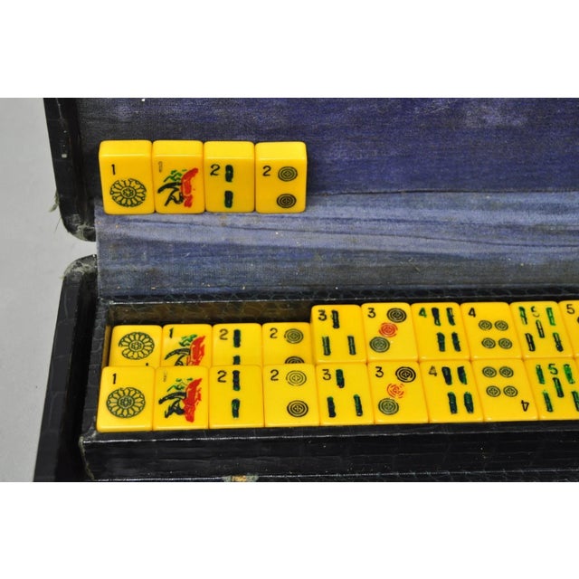 Mid 20th Century Vintage 1960s Mahjong Set Tiles in Case 162 Bakelite Tiles & 5 Racks For Sale - Image 5 of 18