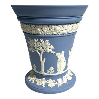 Wedgwood Classic Matte Blue Jasperware Vase With Frog For Sale