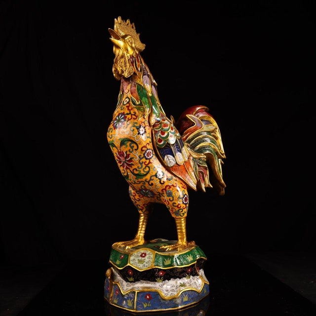 This impressive sculpture depicts a rooster, a traditional symbol of punctuality, fidelity, and good fortune. The figure...