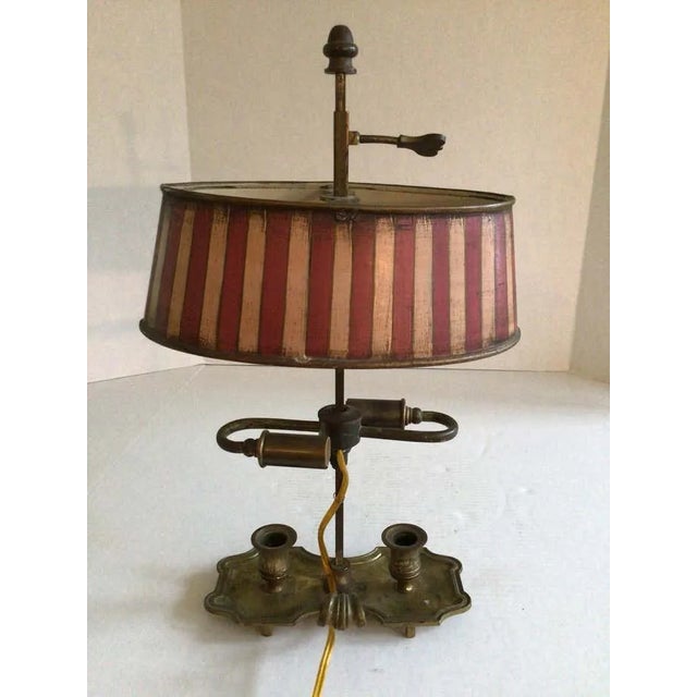 1970s Brass and Painted Tole Bouillotte Table Lamp For Sale In New York - Image 6 of 10