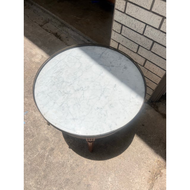 French French 19th Century Louis XVI Mahogany Oval Bouillotte Marble Top Side Table For Sale - Image 3 of 9