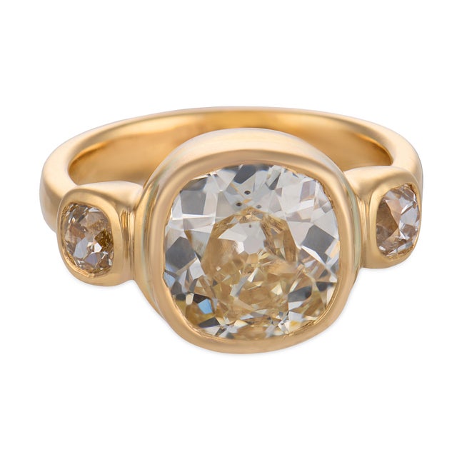 Contemporary Vintage Gia 3.52 Carat Old Mine Cut Diamond 18k Yellow Gold Trilogy Ring, Size 6 For Sale - Image 3 of 6