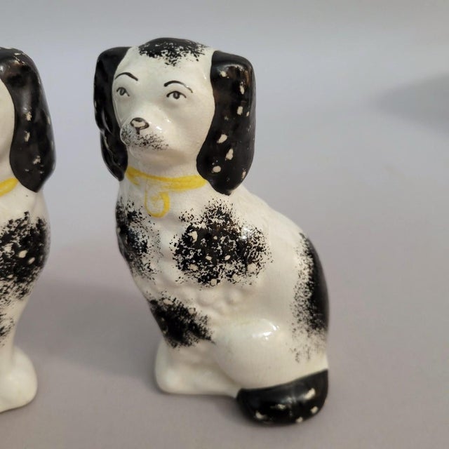 Mid 19th Century Pair of Antique English Staffordshire Dogs With Sponge Decoration, C. 1840–1860 For Sale - Image 5 of 9