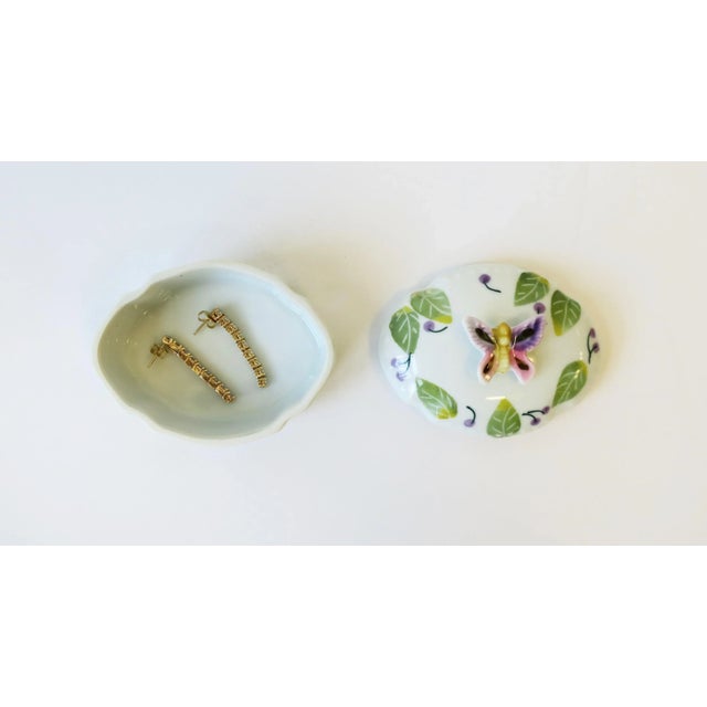 Mid 20th Century Porcelain Butterfly Jewelry Box For Sale - Image 5 of 13