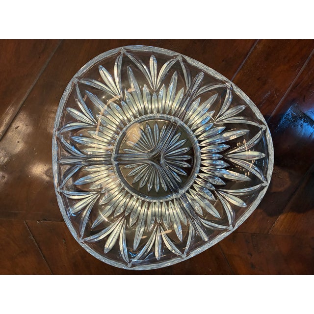 American Mid 20th Century Small Triangular Divided Serving Dish in Lead Crystal For Sale - Image 3 of 3