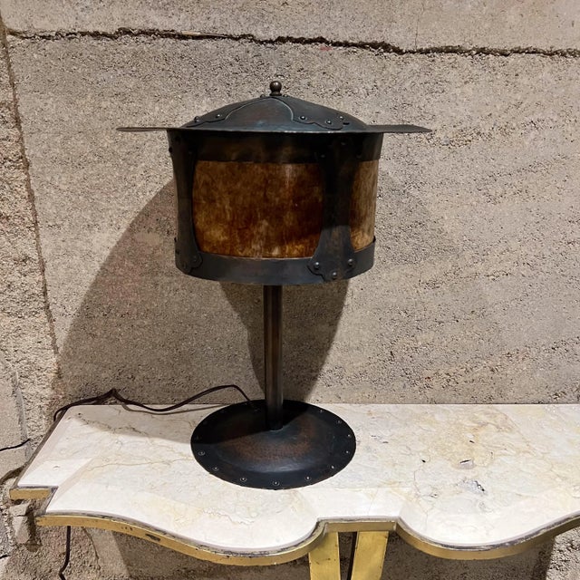 Style of Benedict Studios Arts and Crafts Table Lamp Hammered Copper Mica For Sale In San Diego - Image 6 of 12