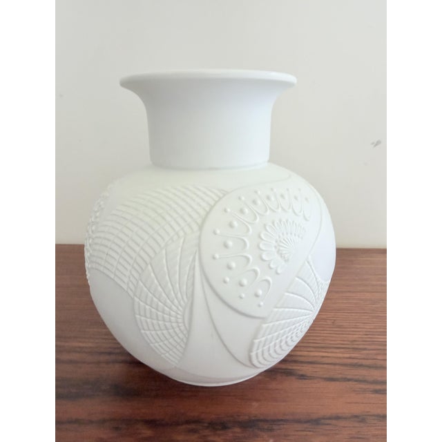 Ceramic German Vase in Porcelain Biscuit from AK Kaiser, 1970s For Sale - Image 7 of 9