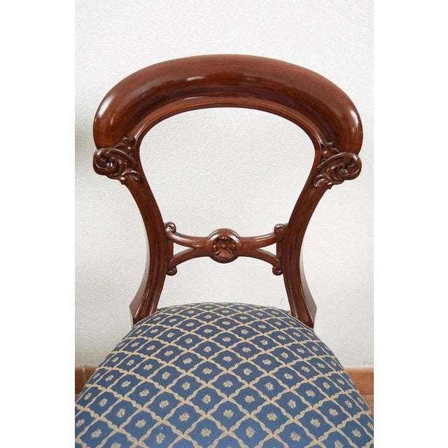 Group of four antique English Victorian chairs in solid mahogany belonging to the first half of the 19th century. The back...