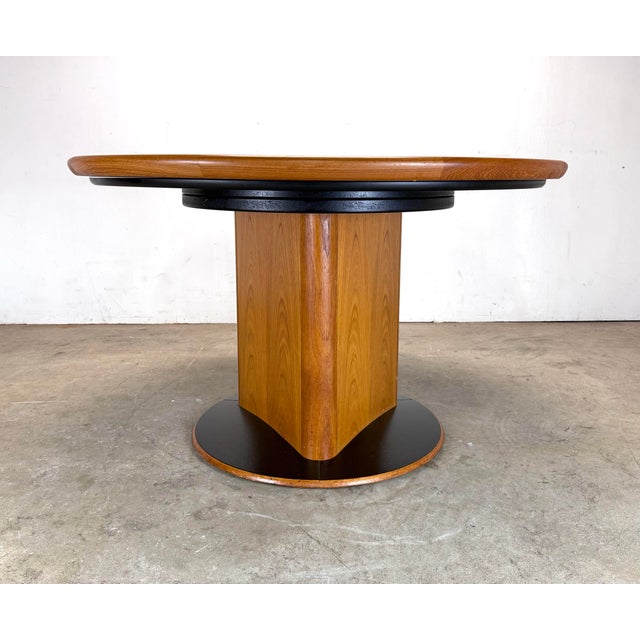 Danish Modern Expanding Model Dc06 "Lotus" Dining Table in Teak by Skovby Møbelfabrik, Denmark, C. 1970's For Sale In New York - Image 6 of 12