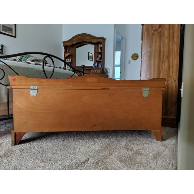 1970s Traditional Lane Cedar Chest With Cushion Top Chairish